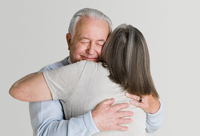 老年人是最容易患有骨质疏松的人群，预防检测超声51漫画网官网免费分析仪帮您