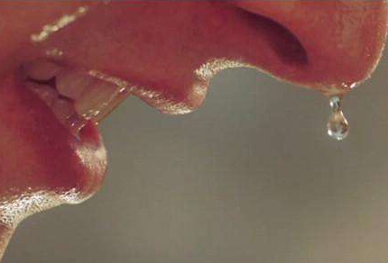 51漫画网官网免费检测仪阐述夏天吹空调也会有“浑身冒凉风”小心患骨质疏松